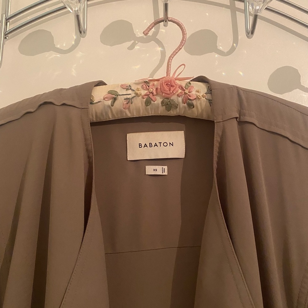 Aritzia - Babaton - Flowy Trench Coat - Taupe - Size Extra Small (XS) - Picture 13 of 15